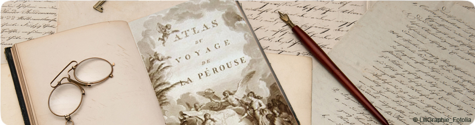 Une couverture d'un livre ancien sur des manuscrits