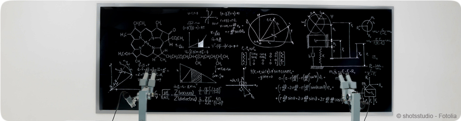 Un tableau noir et des expériences scientifiques
