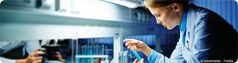Chercheur dans son laboratoire
