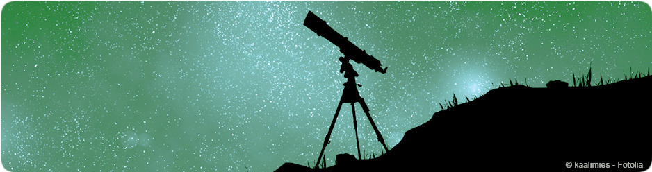 Un téléscope devant un ciel étoilé