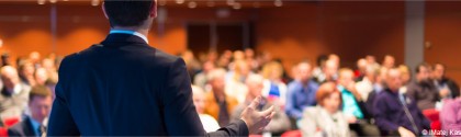 Conférencier devant son auditoire