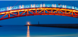 Vue nocture d'un pont à Miaoli, Taïwan